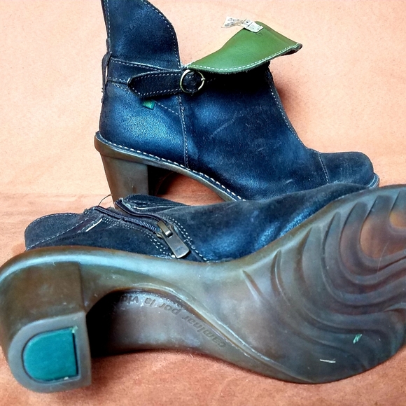 Leather Boots - Picture 2 of 4